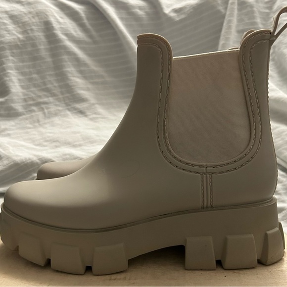 JEFFREY CAMPBELL Women’s Platform Lug Sole Chelsea Rain Boot Cream Size 10 VGUC - Picture 2 of 9